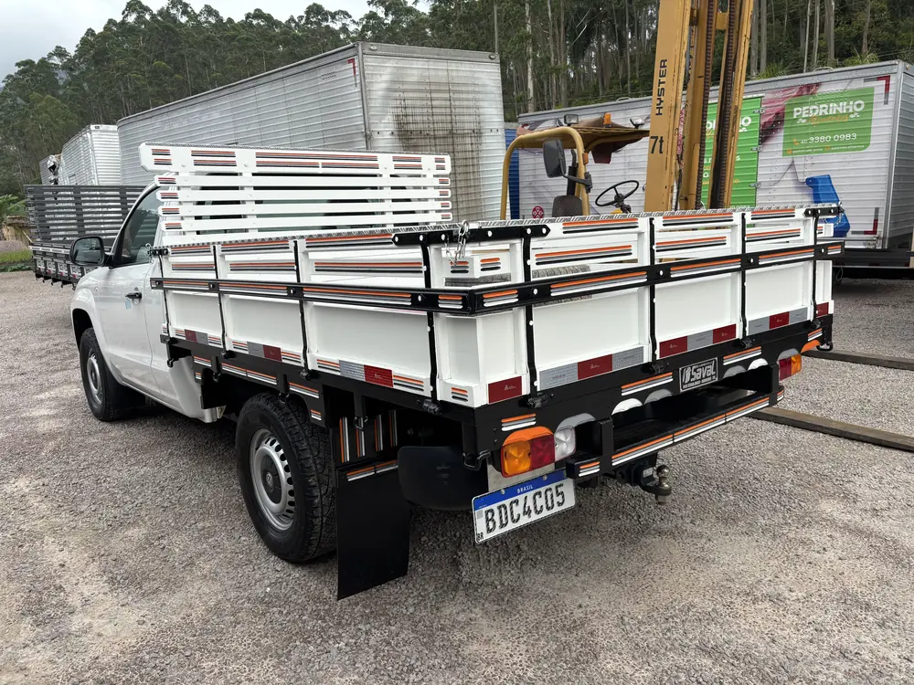 Carroceria de carga seca em madeira de lei fabricada pela Saval (foto 5 de 5)